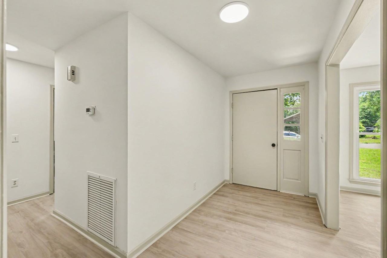 130 Sandtrap Rd - Photo 4 of 11