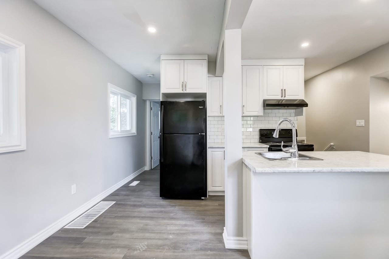 138 Memorial Ave - Photo 4 of 14