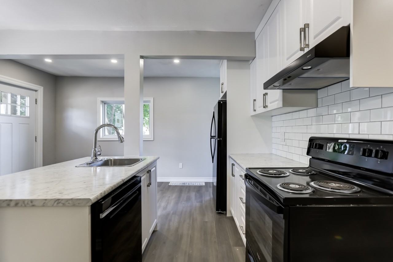 138 Memorial Ave - Photo 6 of 14
