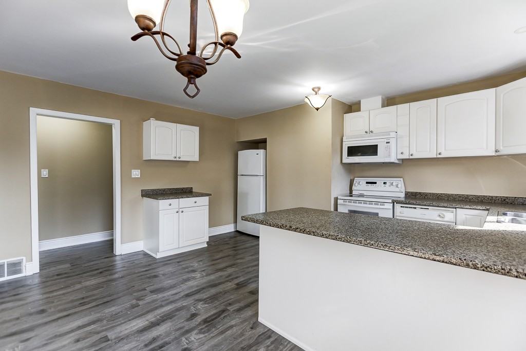 293 Mitchell Ave - Photo 4 of 15