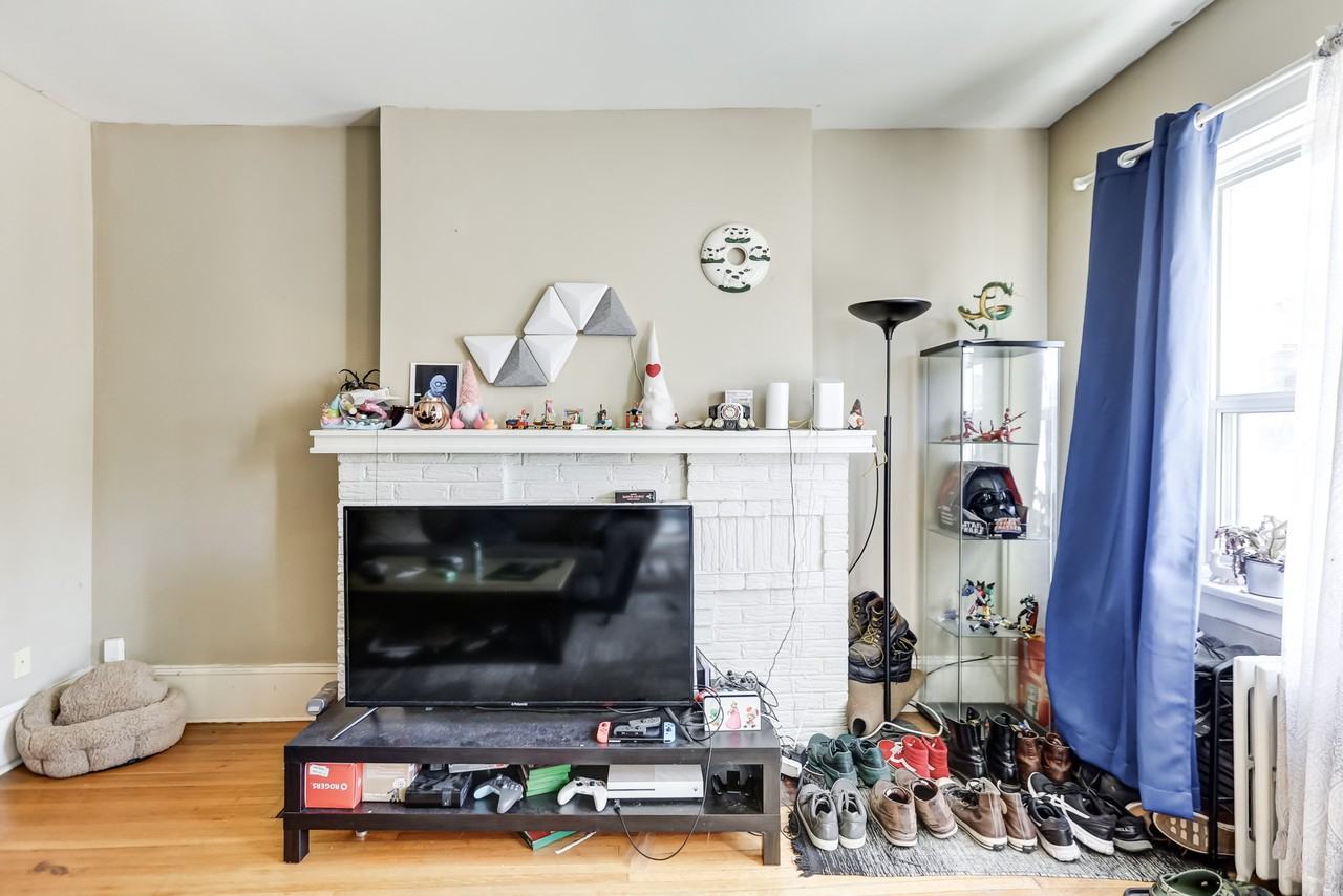 1127 Avenue Rd - Photo 3 of 12