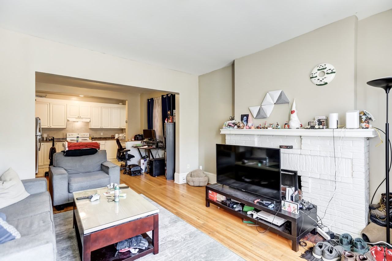 1127 Avenue Rd - Photo 4 of 12