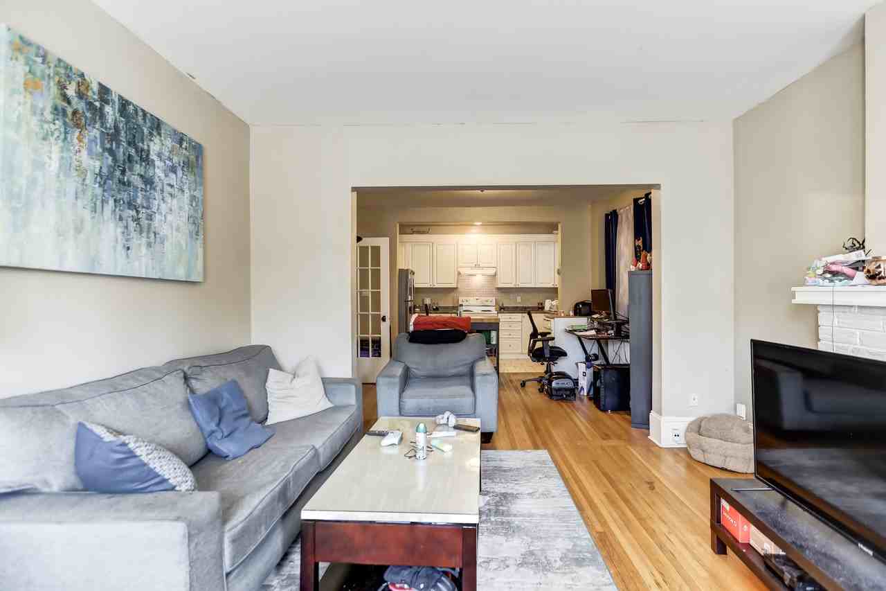 1127 Avenue Rd - Photo 5 of 12
