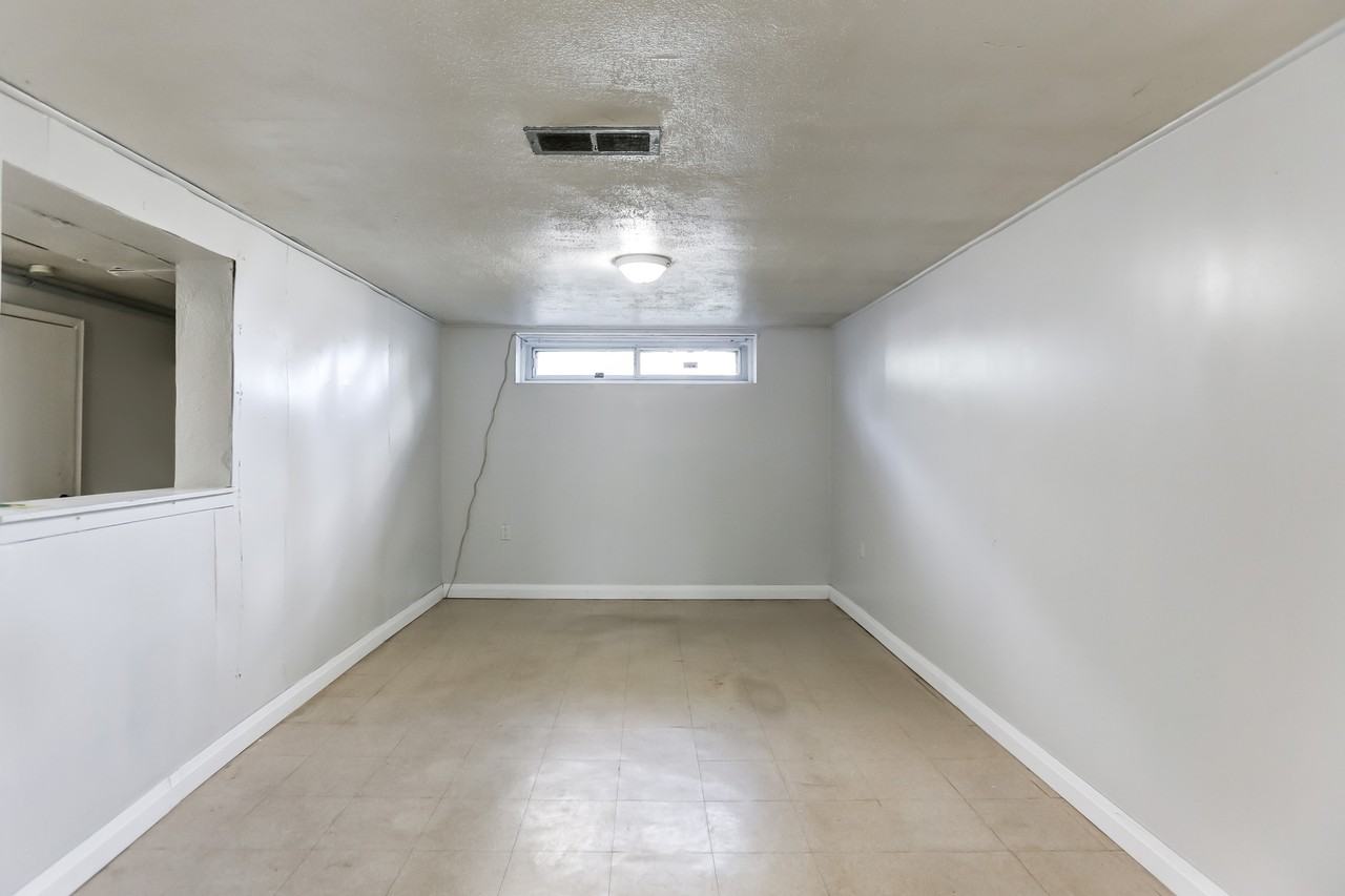 2563 Kingston Rd - Photo 4 of 16