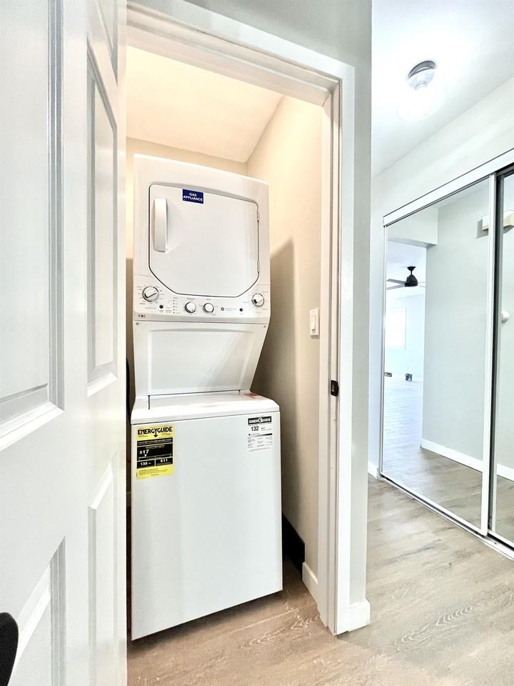 2936 La Salle Ave #2936 - Photo 5 of 12