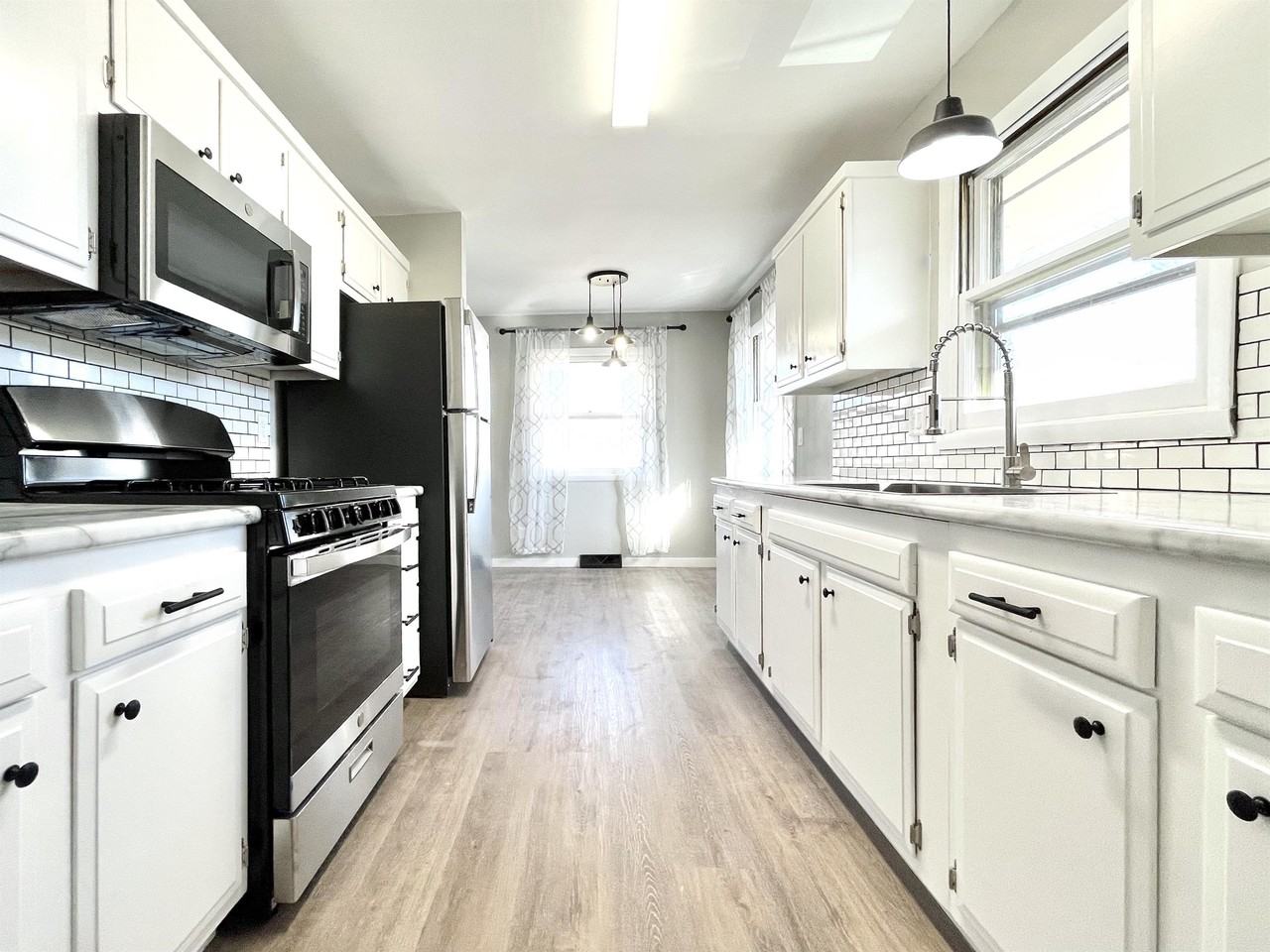 2936 La Salle Ave #2936 - Photo 6 of 12