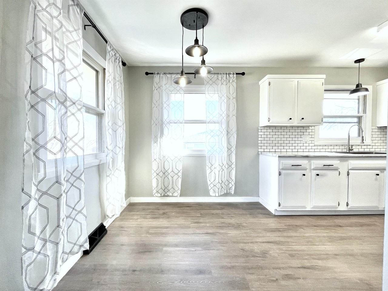 2936 La Salle Ave #2936 - Photo 7 of 12