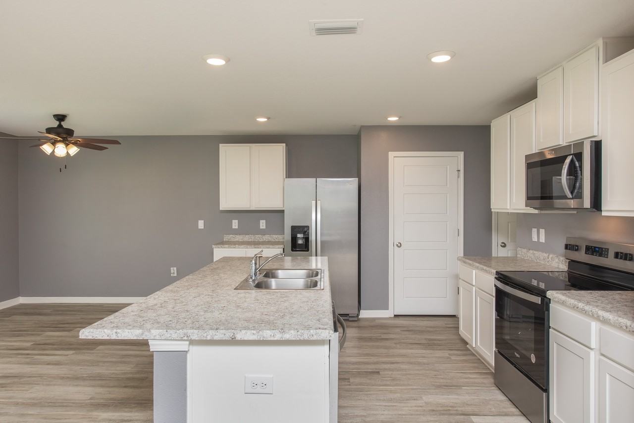 5720 Blackhorse Cir #1 - Photo 6 of 32
