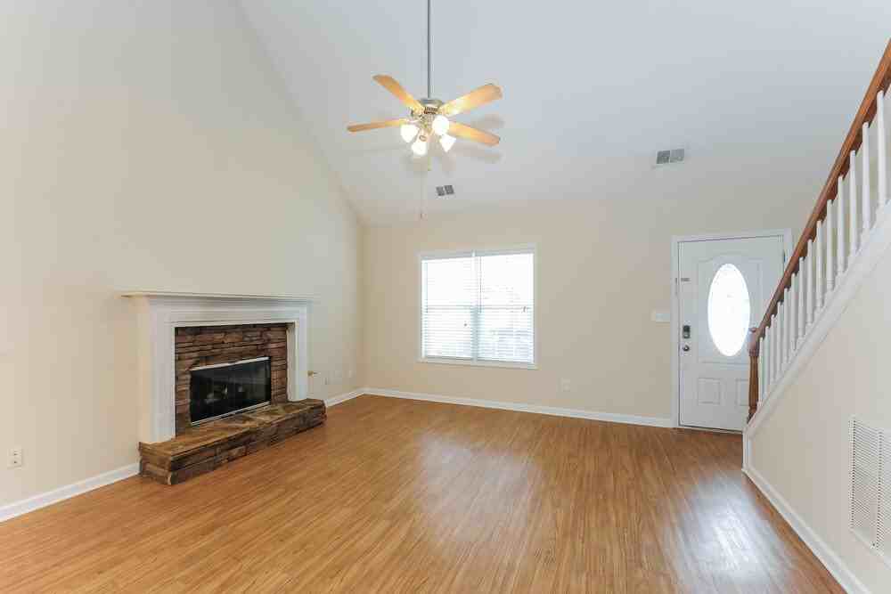 216 Mackenzie Ct - Photo 5 of 17