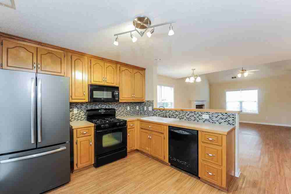 216 Mackenzie Ct - Photo 7 of 17