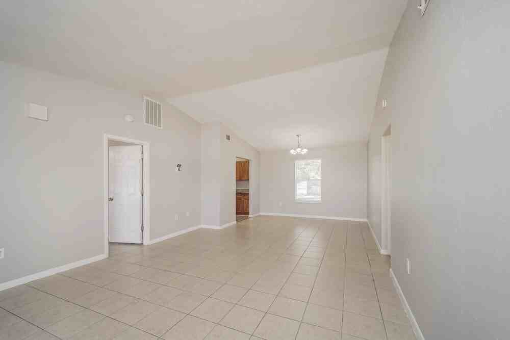 2122 Se 6th Ln - Photo 4 of 16