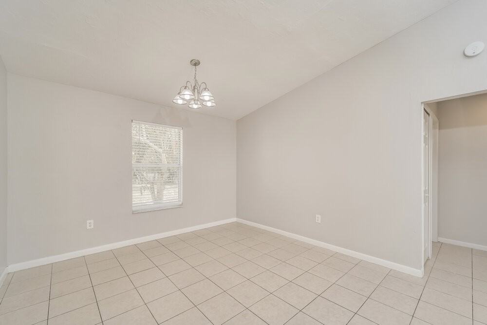 2122 Se 6th Ln - Photo 5 of 16