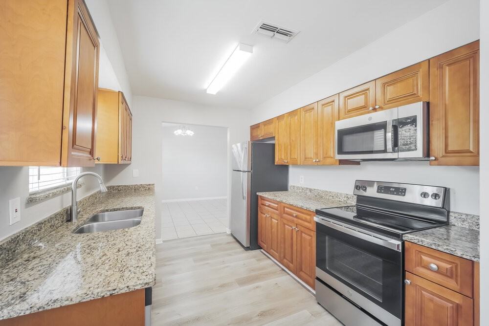 2122 Se 6th Ln - Photo 6 of 16