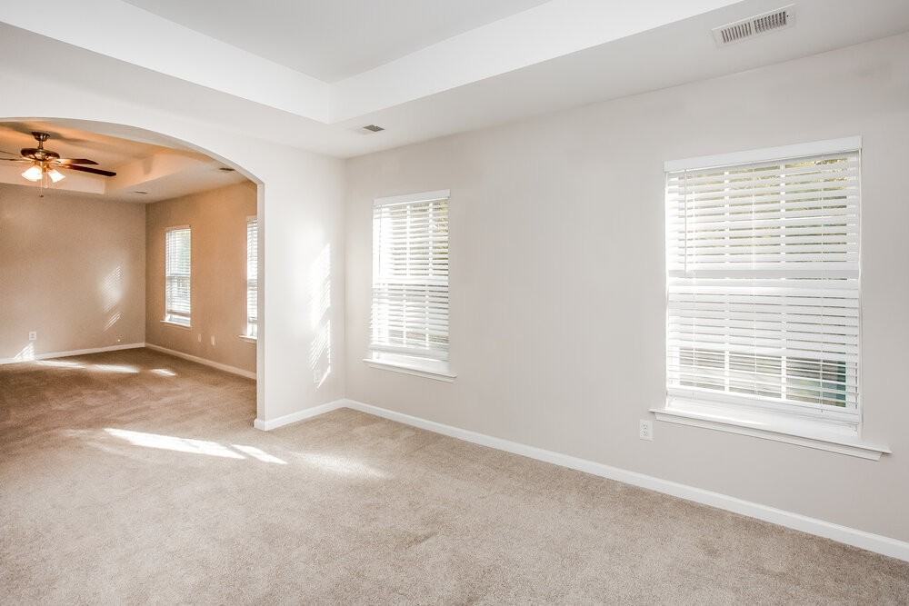 5104 Abercromby St - Photo 5 of 17