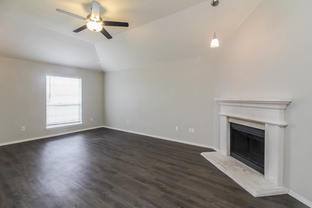 2841 Saint Croix Ave - Photo 5 of 16