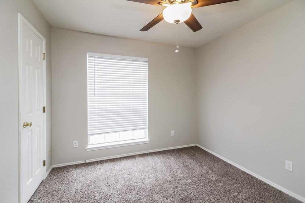 2841 Saint Croix Ave - Photo 7 of 16