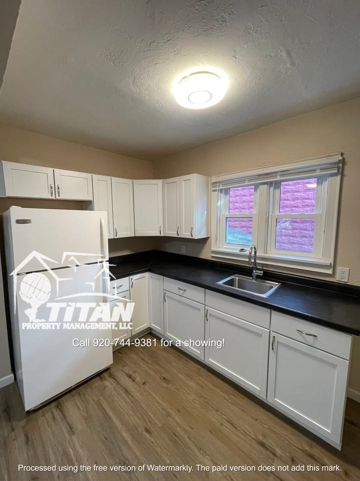 905 Stuart St #A - Photo 5 of 9