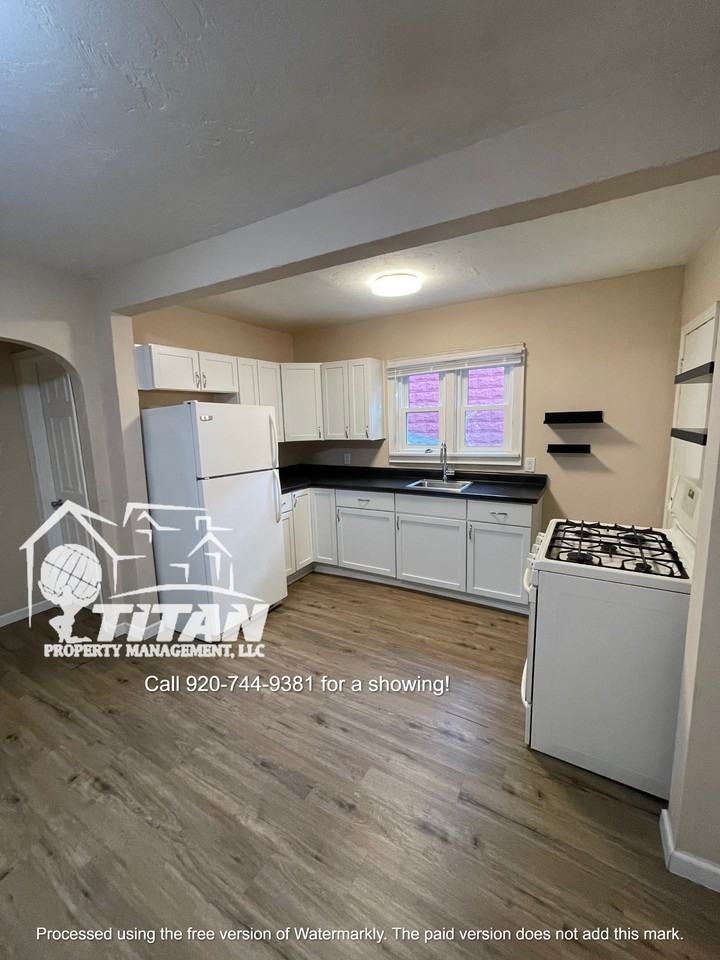 905 Stuart St #A - Photo 6 of 9