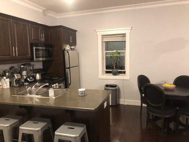 145 Christina St N #4 - Photo 2 of 5