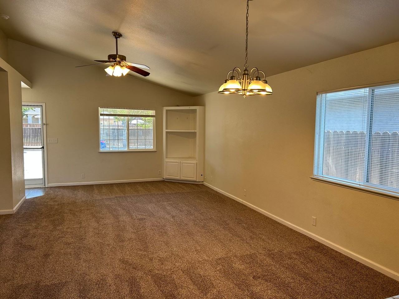 2675 Ceanothus Ave - Photo 2 of 19
