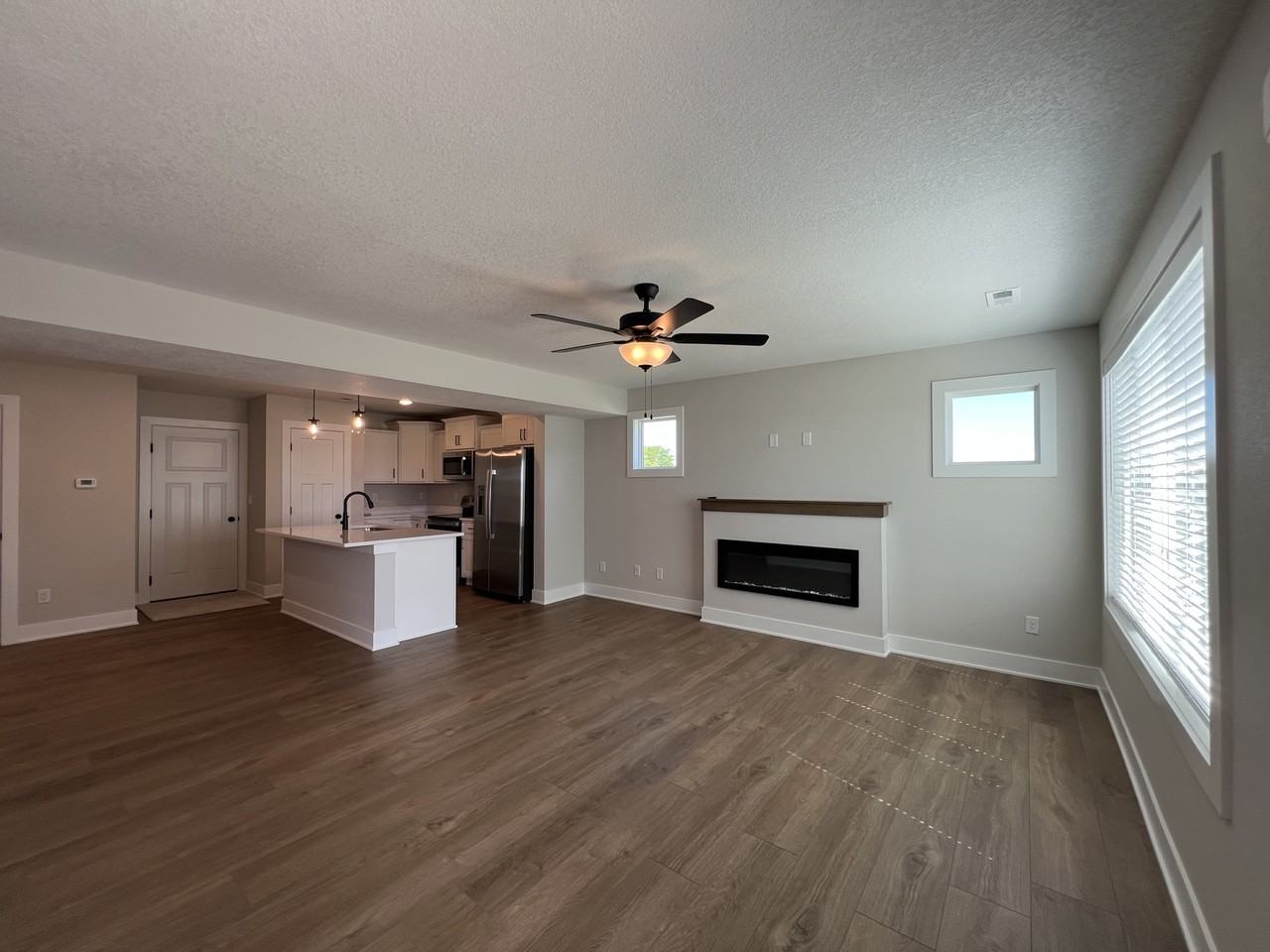 601 NE Hart Lane - 1 #1 - Photo 5 of 23