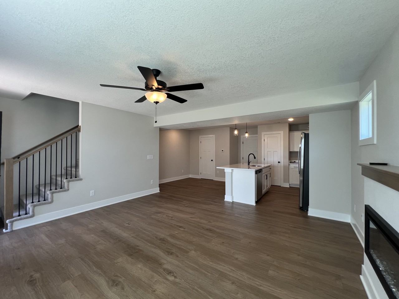 601 NE Hart Lane - 1 #1 - Photo 6 of 23