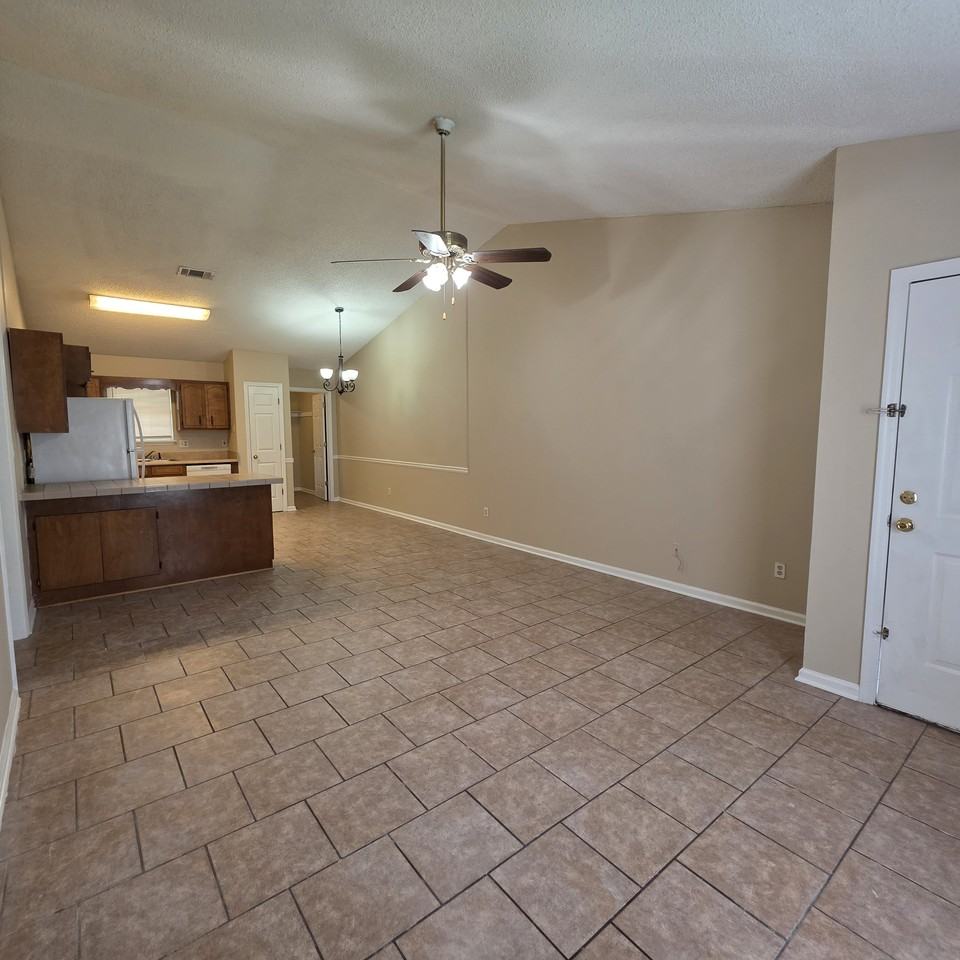 106 Augusta Ct #A - Photo 2 of 11
