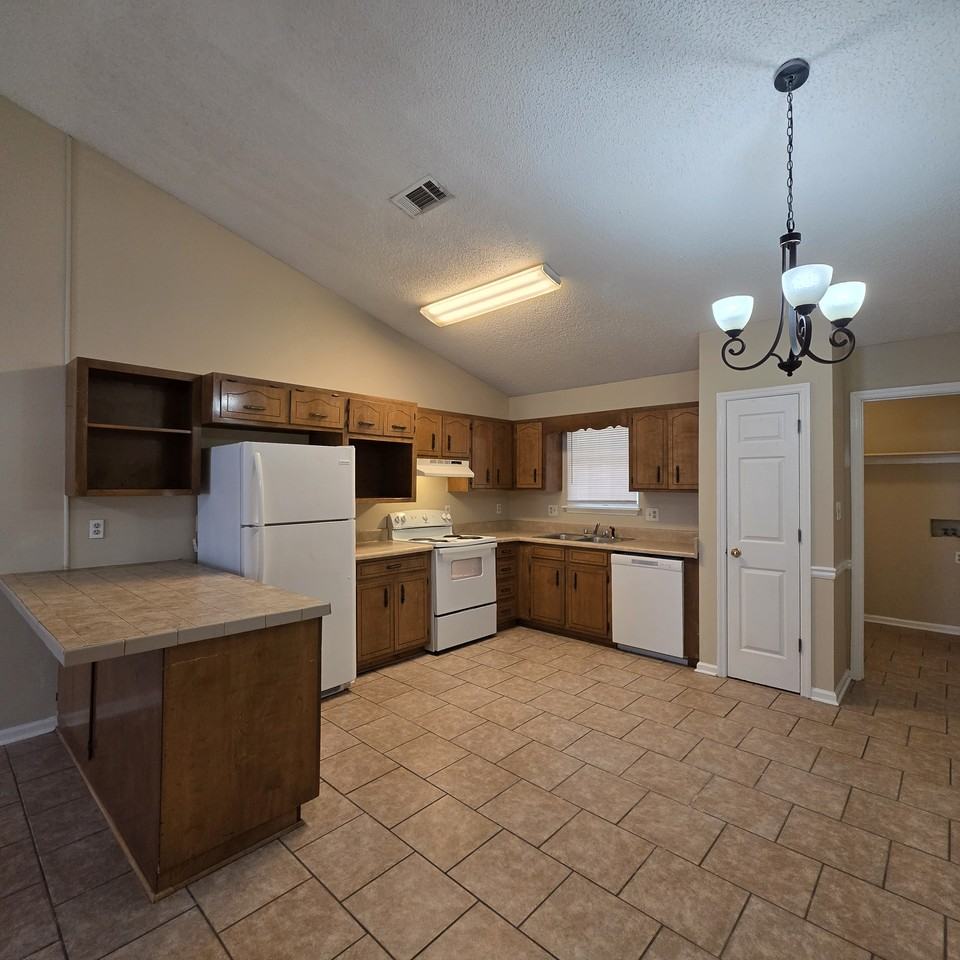 106 Augusta Ct #A - Photo 3 of 11