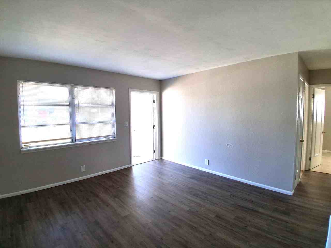 4104 Desoto Ave #4104 - Photo 3 of 10