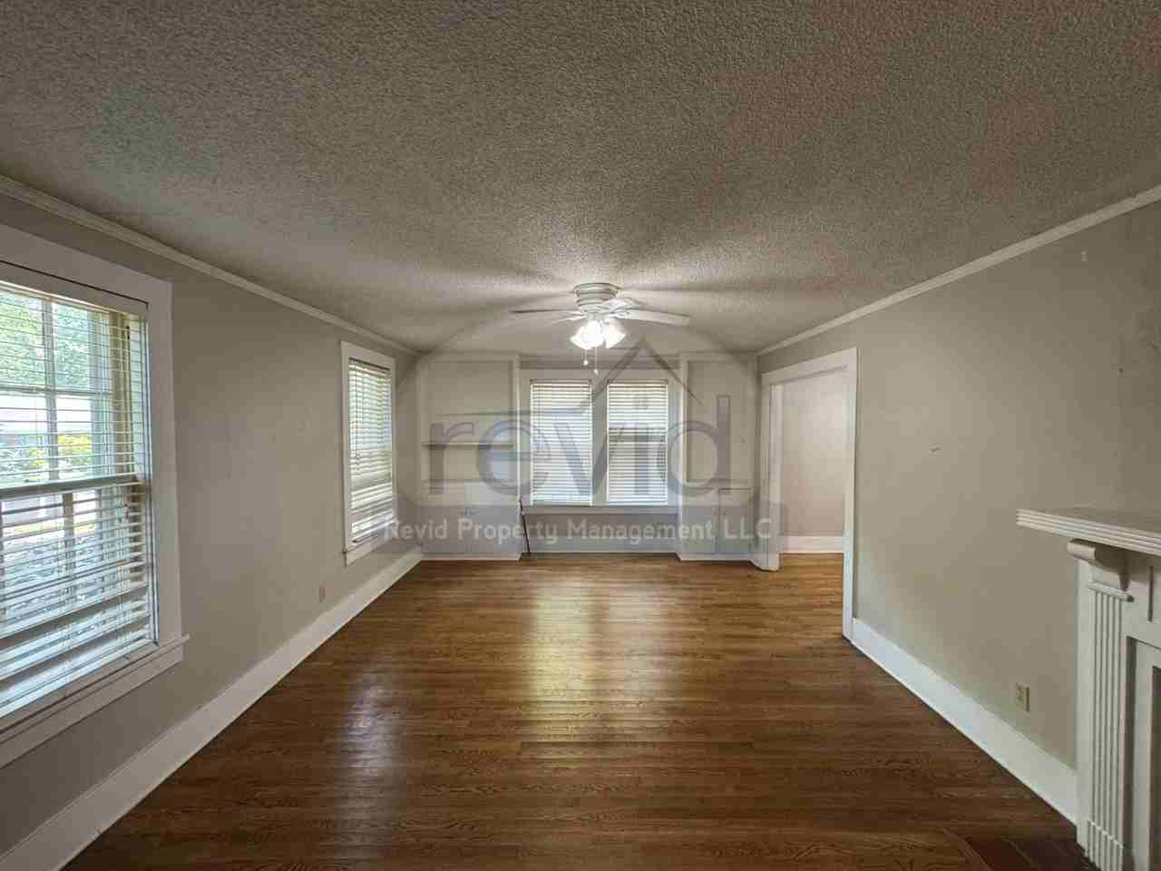 581 Watson St - Photo 2 of 21