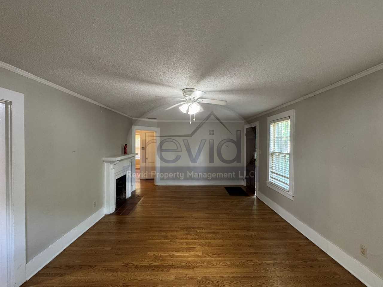 581 Watson St - Photo 3 of 21