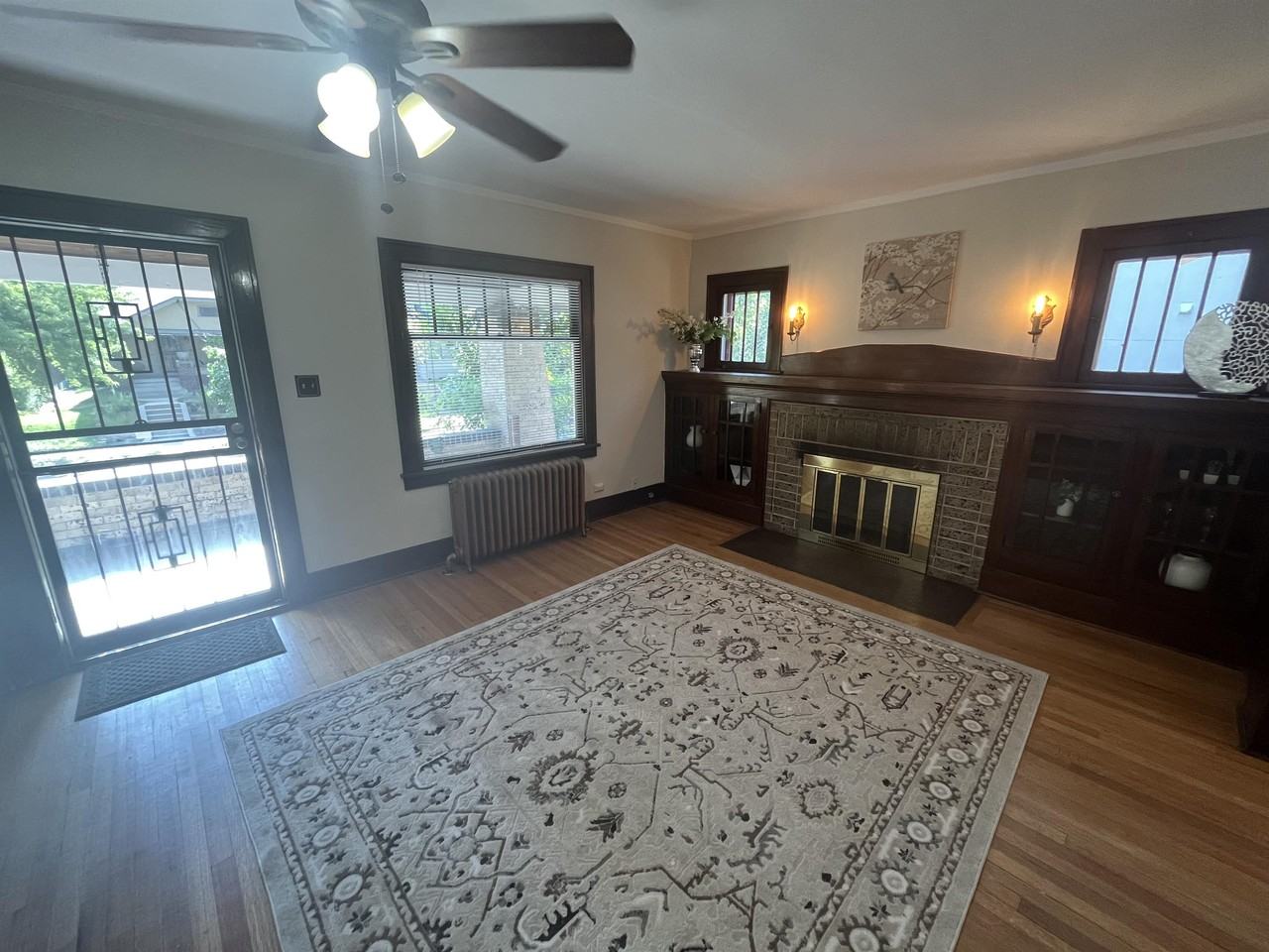 435 S Downing St - Photo 4 of 22