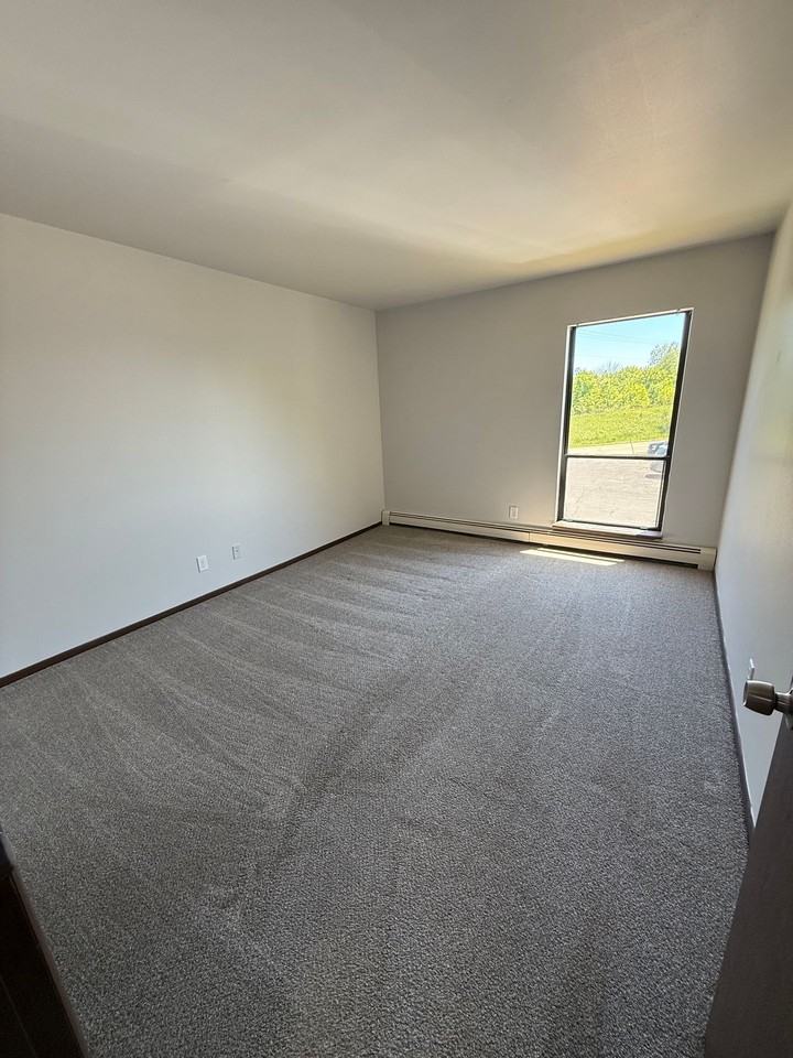 Rivers Edge Apartments - Photo 2 of 7
