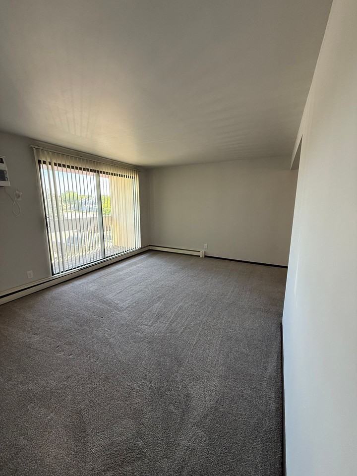 Rivers Edge Apartments - Photo 4 of 7