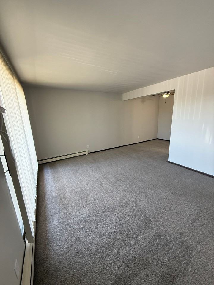 Rivers Edge Apartments - Photo 5 of 7