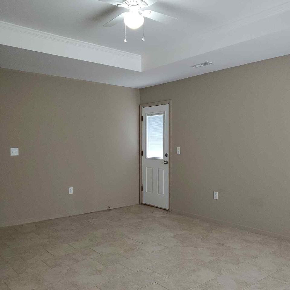 905 W Market St #B - Photo 2 of 13