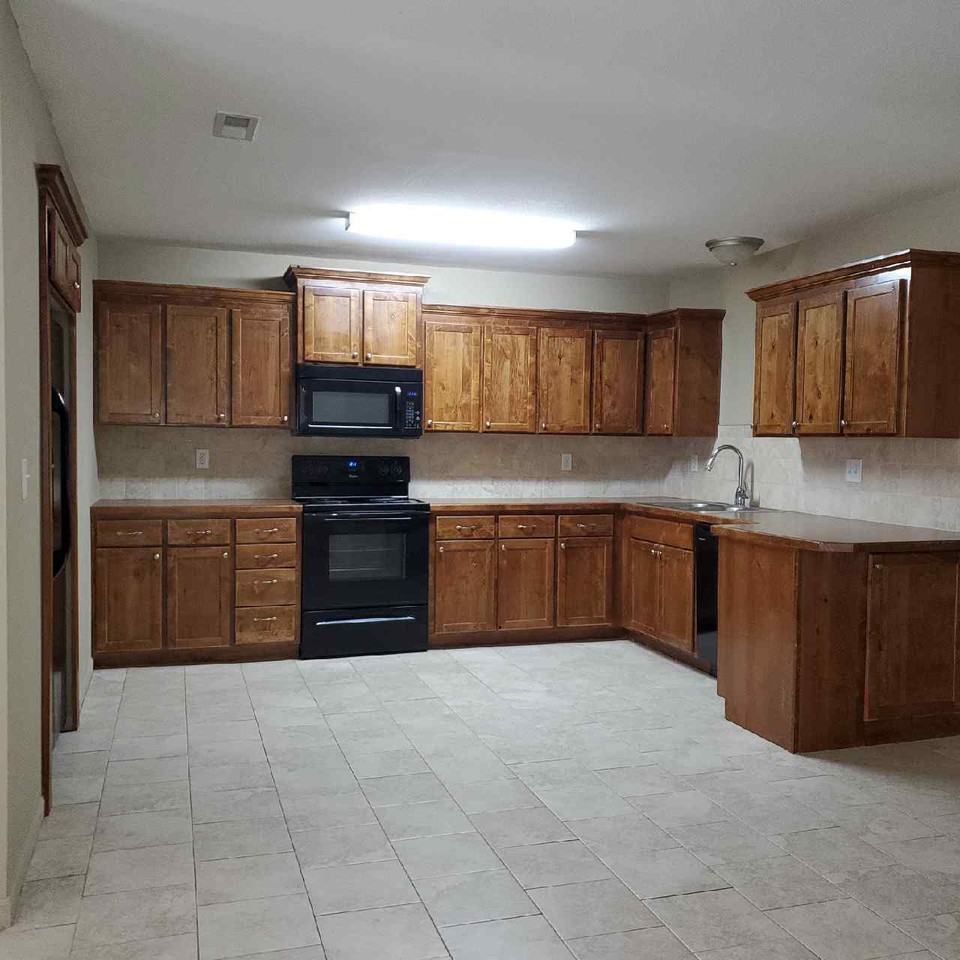905 W Market St #B - Photo 3 of 13