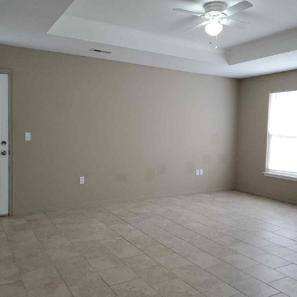 905 W Market St #B - Photo 5 of 13