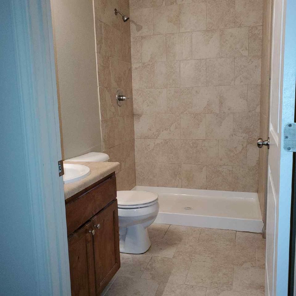 905 W Market St #B - Photo 7 of 13