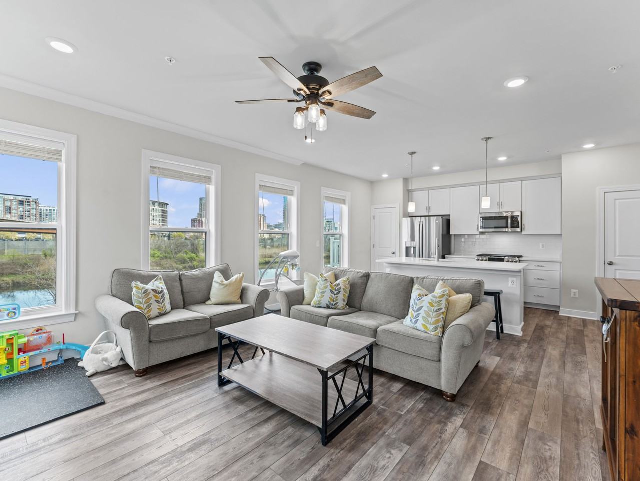 2410 Stella Pl #2 - Photo 7 of 26