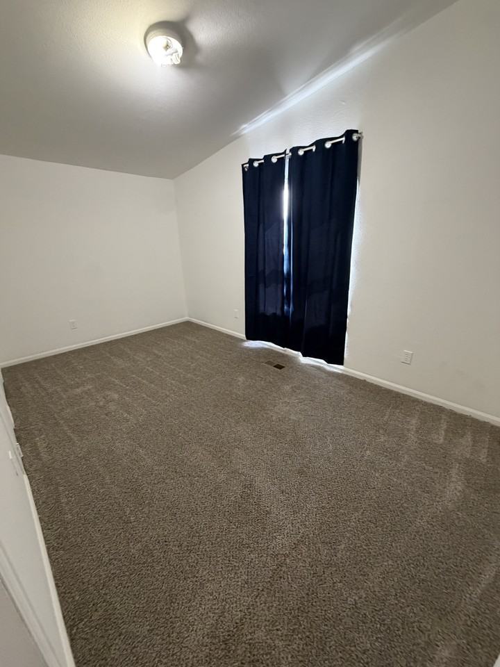 74 Jennifer Cir #1 - Photo 4 of 11