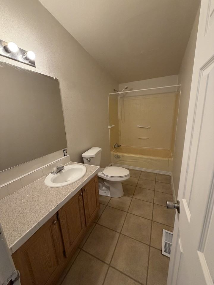74 Jennifer Cir #1 - Photo 5 of 11
