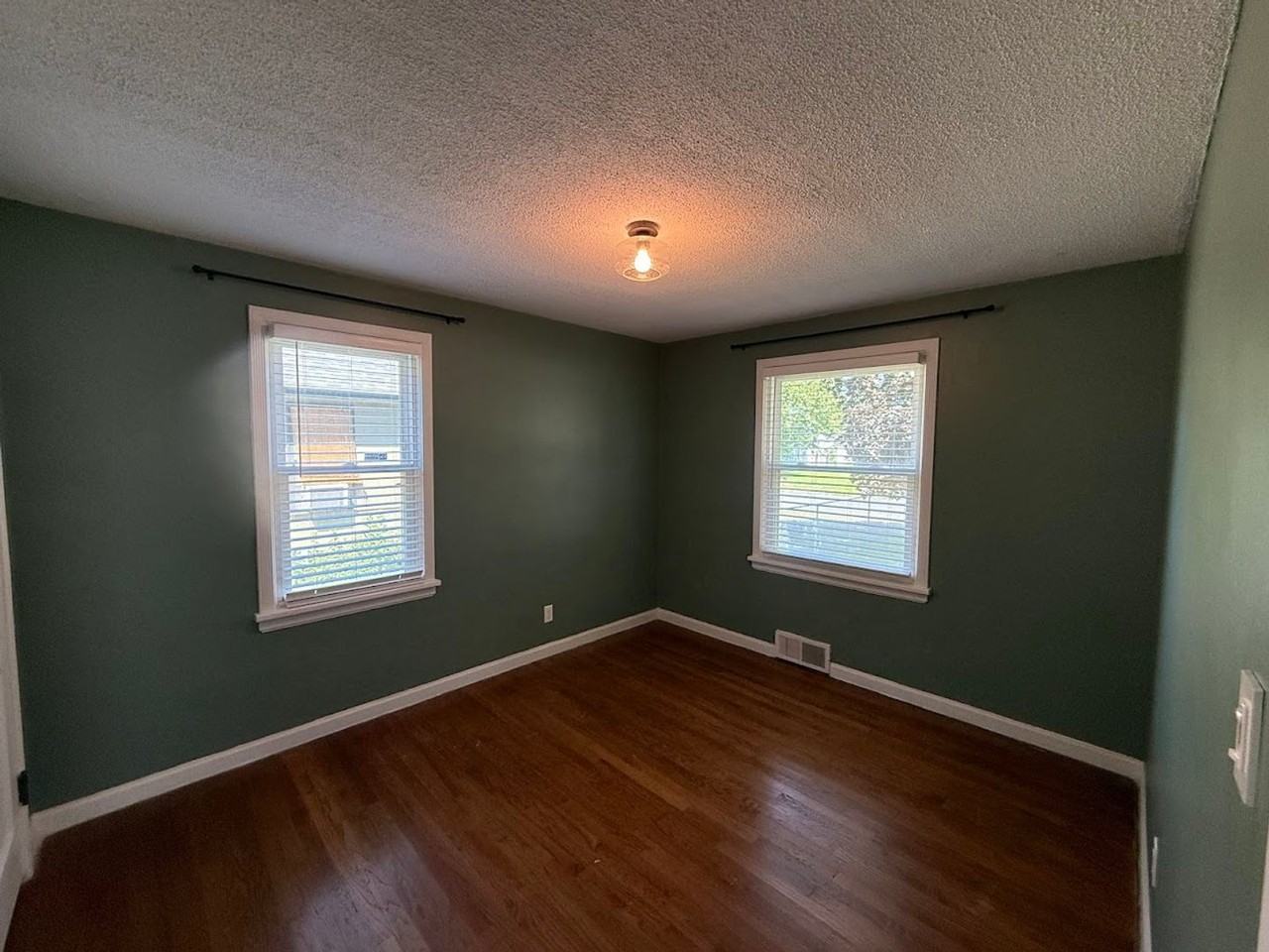 3703 W Rockwell Ave - Photo 4 of 28