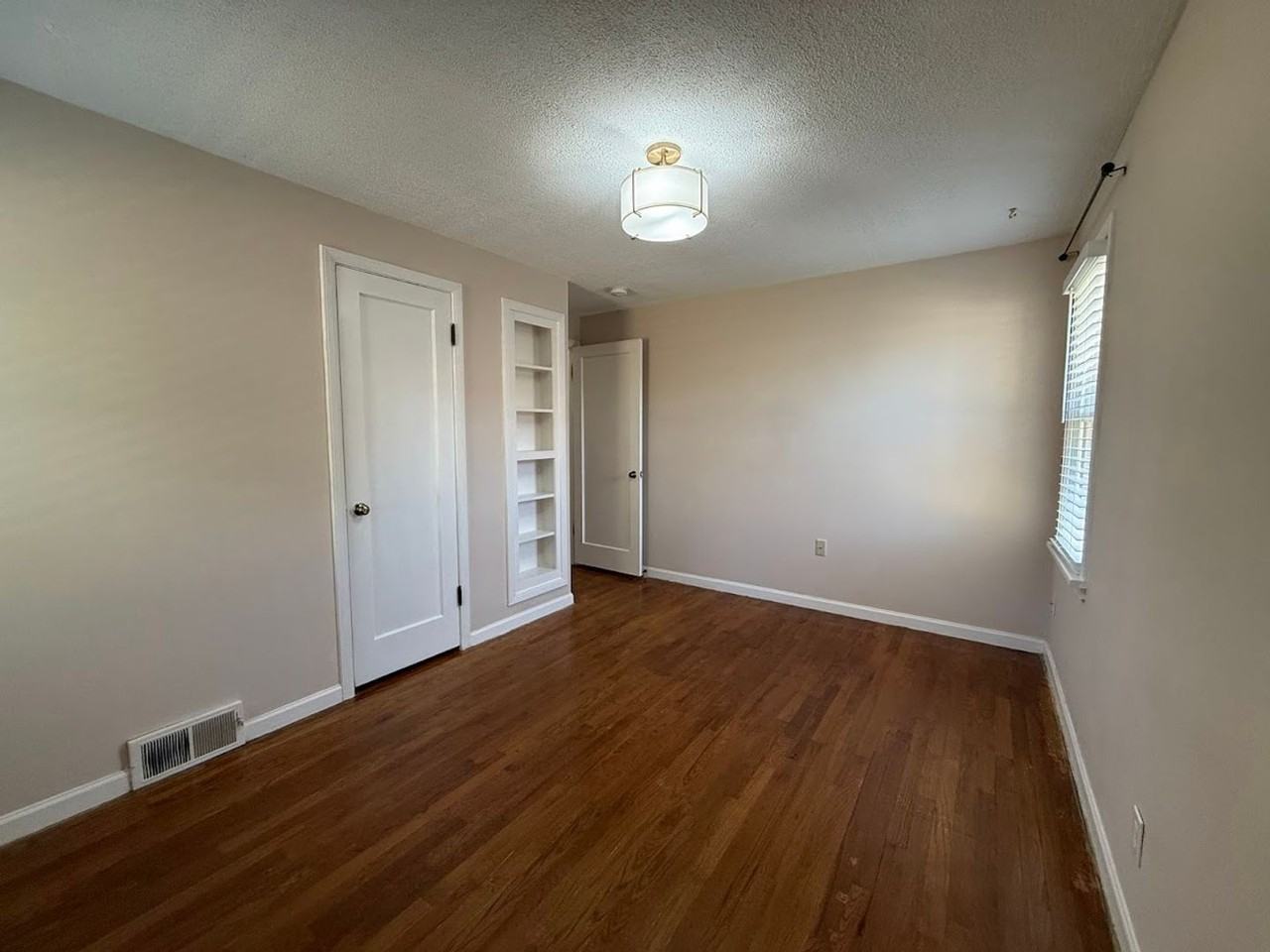 3703 W Rockwell Ave - Photo 6 of 28