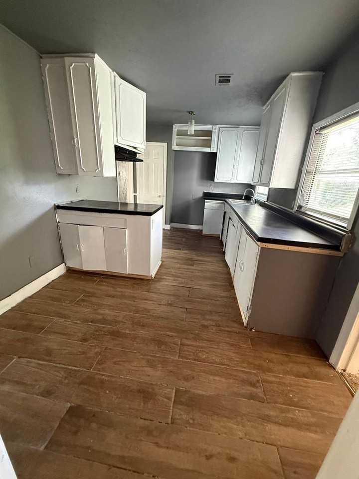 3085 S Willowood Ln - Photo 2 of 9