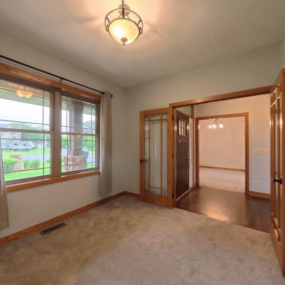 11956 Castle Rock Ct N #1 - Photo 3 of 41