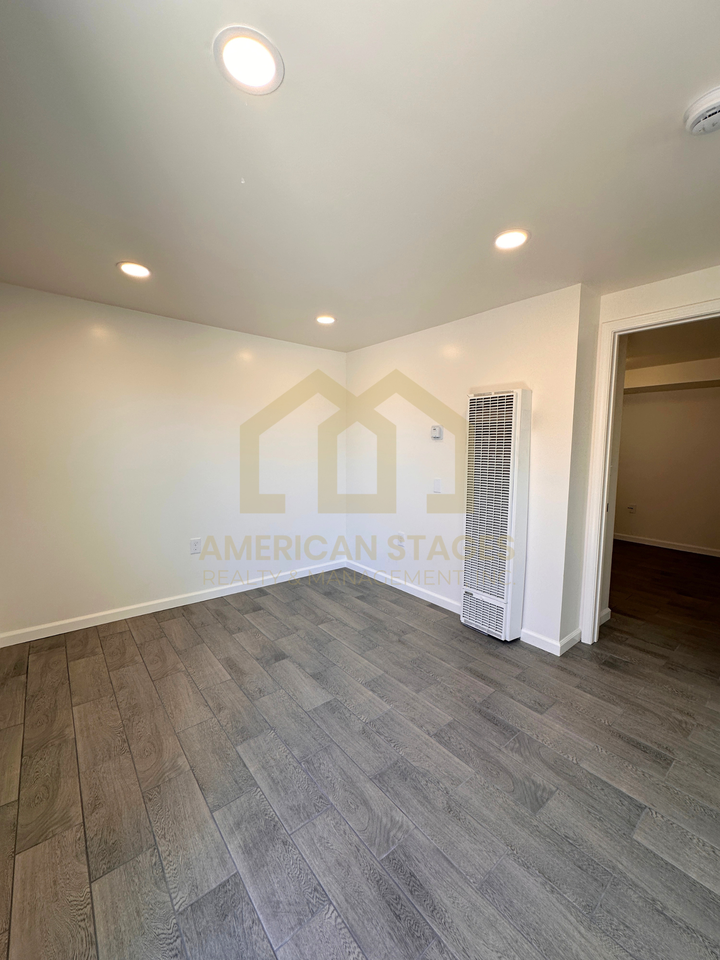 1101 W Oak Ave #B - Photo 6 of 14