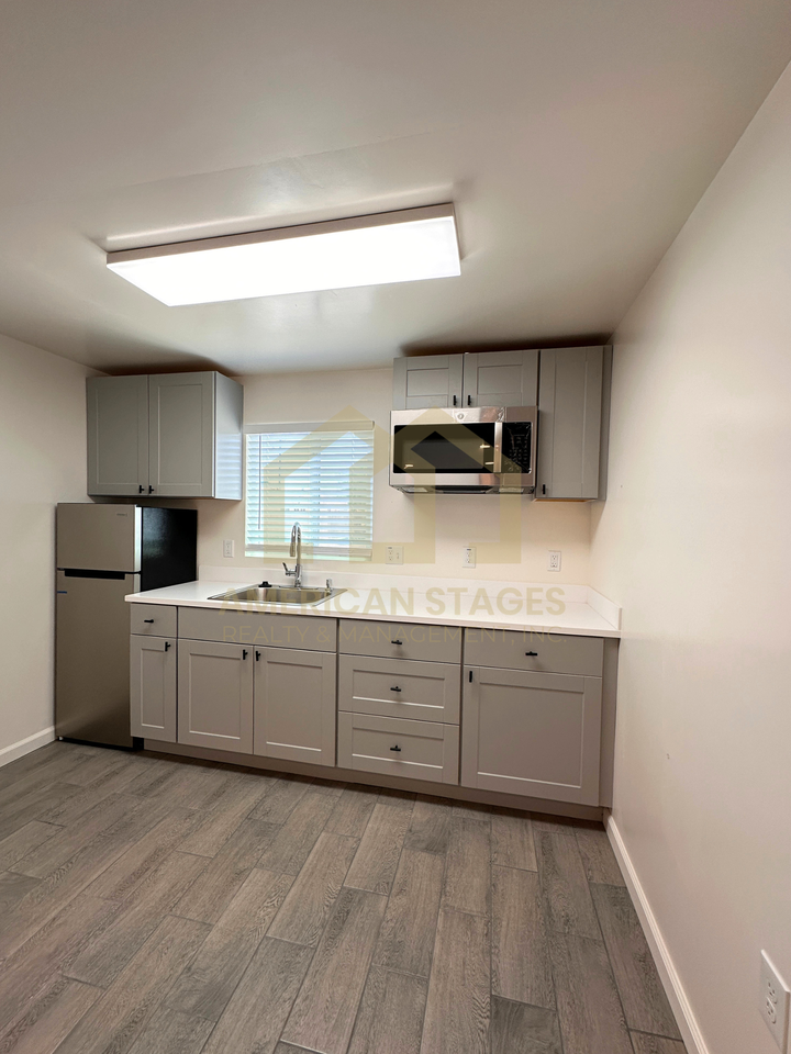 1101 W Oak Ave #B - Photo 7 of 14