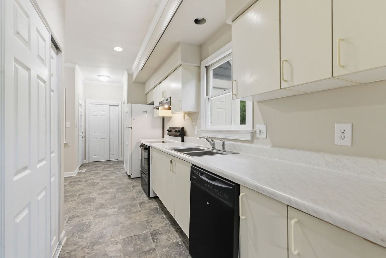 102 Markham Dr #1 - Photo 6 of 10
