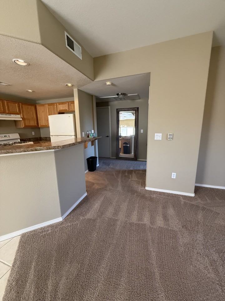 6800 Vista Del Norte Drive Northeast - 925Apt 925 #925 - Photo 4 of 11